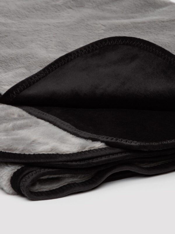 87726_6 Liberator Fascinator Faux Fur Moisture-Proof Throw - Queen