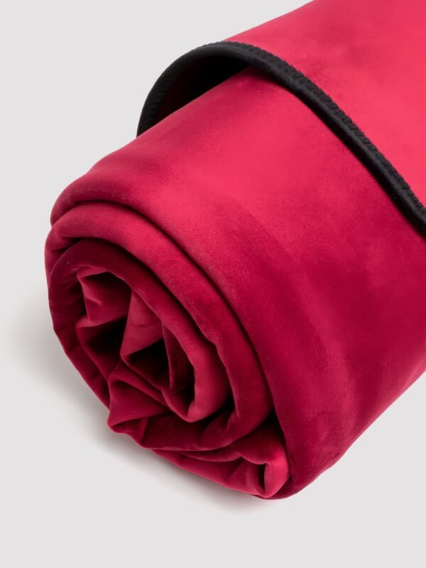 Liberator Regular Fascinator Merlot Moisture-Proof Throw