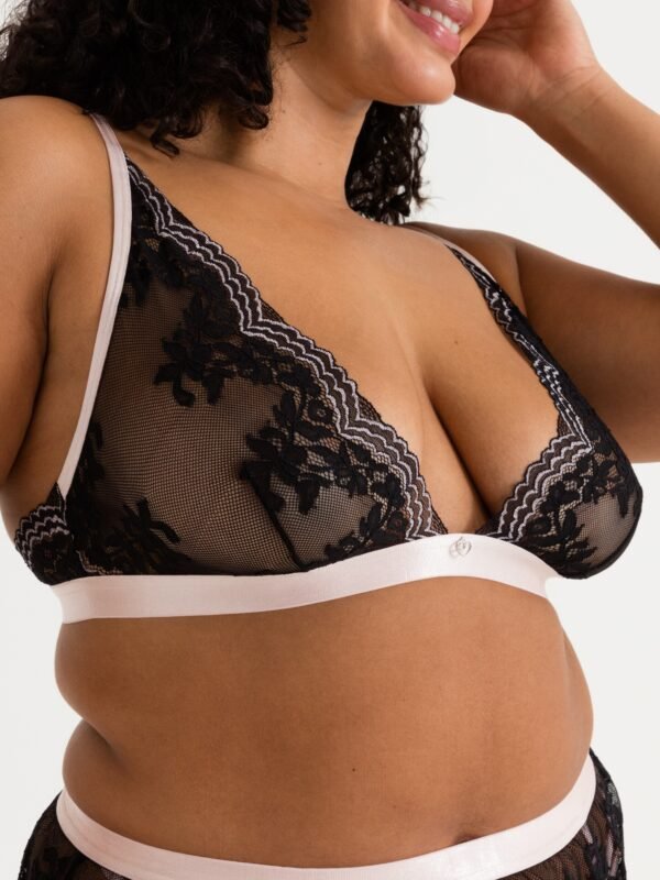 a48103g85835_4 Lovehoney Plus Size Lustrous Lace Black Bra
