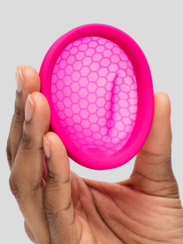 85289_1 Intimina Ziggy 2 Flat-Fit Menstrual Cup B